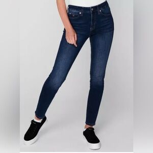 NWT Calvin Klein Skinny Jeans 👖✨ Sleek Everyday Staple